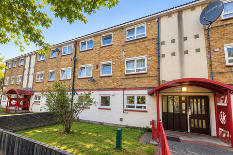 2 bedroom flat to rent, Church Street, London E16