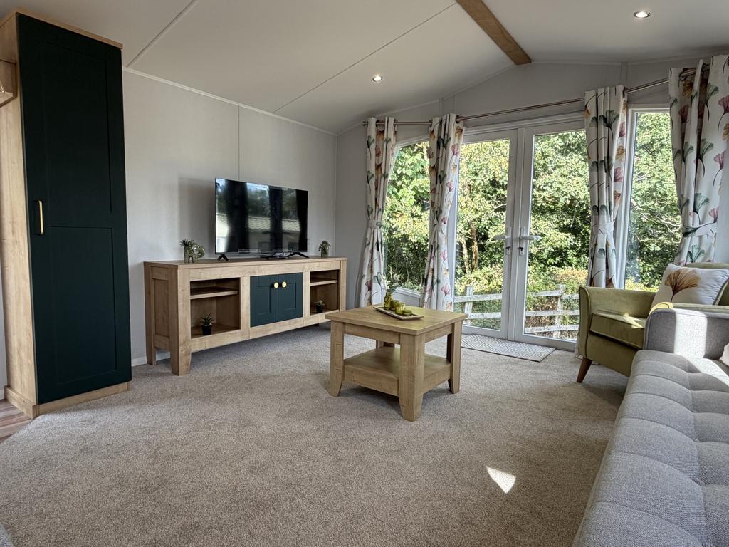 House in Hawksworth - View 4