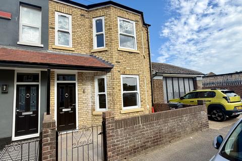 4 bed house for rent in Crescent Road, Margate, CT9