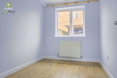 3 bedroom townhouse for sale, Cleasby Close, Swindon SN5