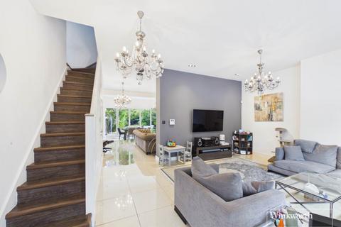 6 bedroom semi-detached house for sale, Newark Way, London