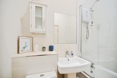 1 bedroom flat for sale, Porthmadog Road, CRICCIETH, Gwynedd, LL52