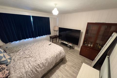 11 bedroom house of multiple occupation to rent, St. David Close, Uxbridge UB8