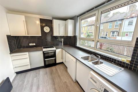 1 bedroom flat for sale, Henniker Road, London