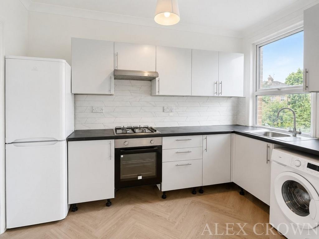 Apartment in London - View 3