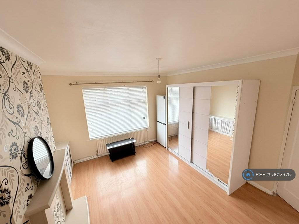 Apartment in Romford - View 2