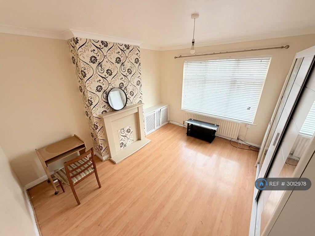 Apartment in Romford - View 4