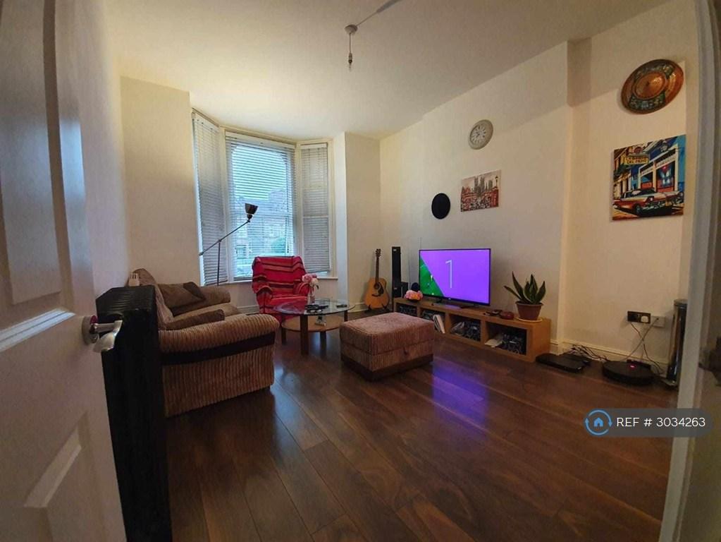 Apartment in London - View 3