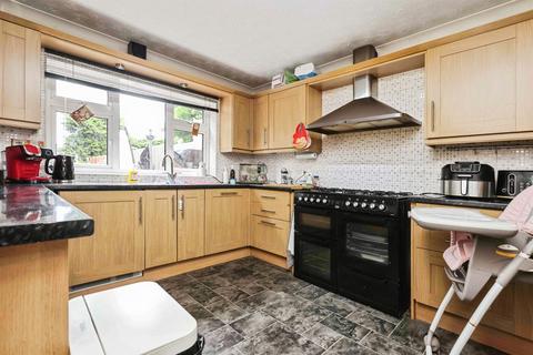 4 bedroom end of terrace house for sale, St. Loyes Close, Halesowen