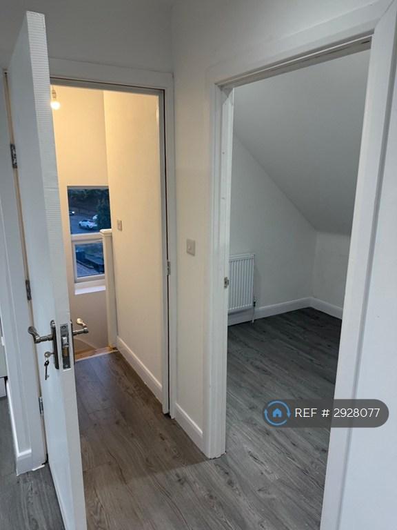 Apartment in Northolt - View 2