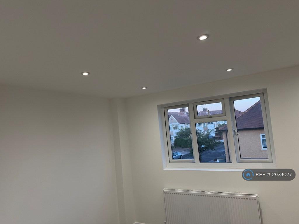 Apartment in Northolt - View 4