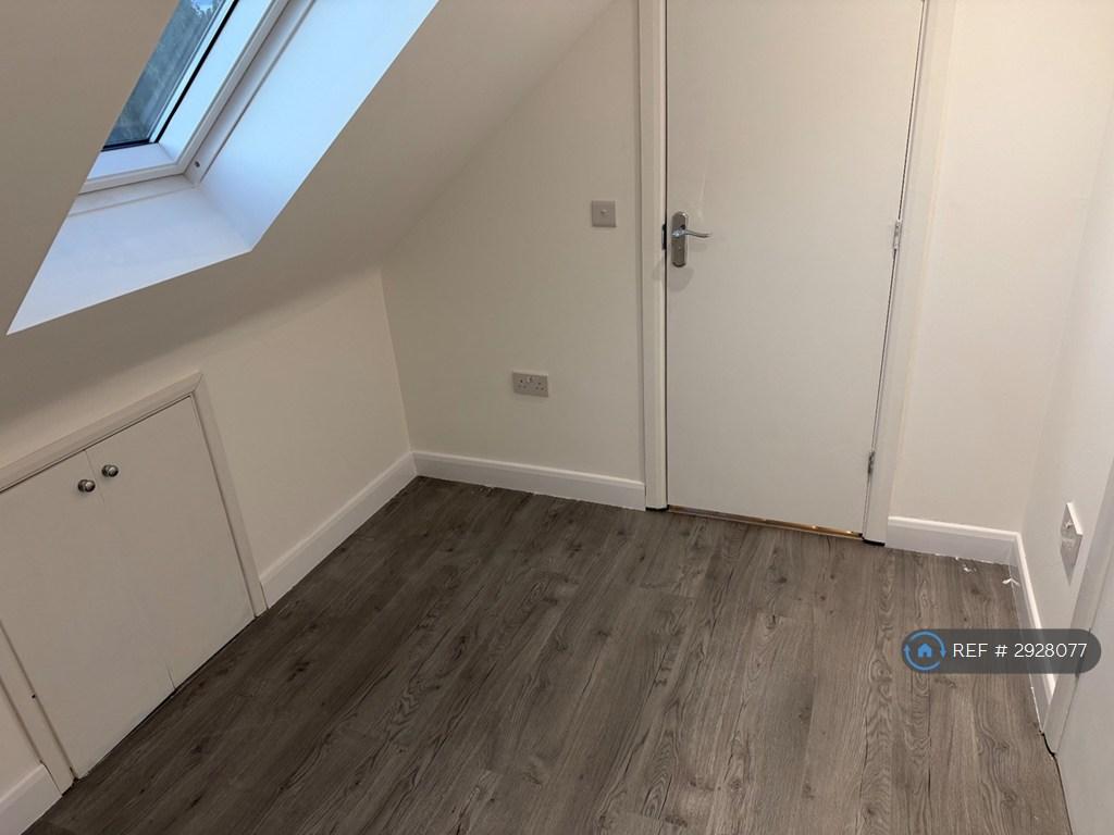 Apartment in Northolt - More