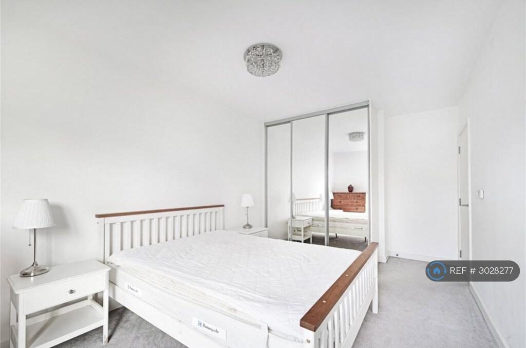 Apartment in Harold Wood, Romford - View 2