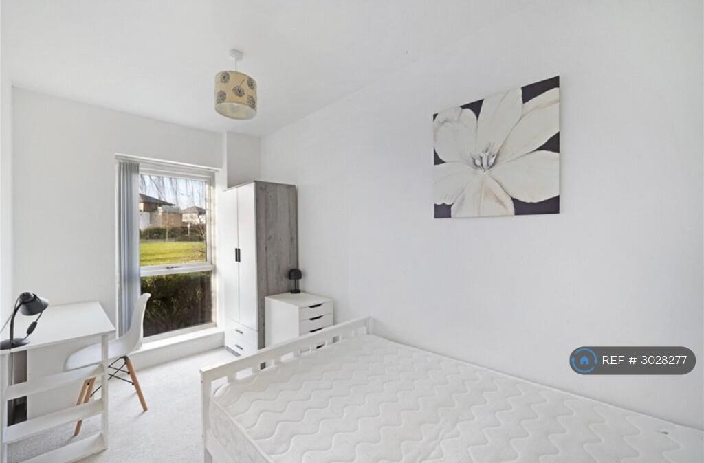 Apartment in Harold Wood, Romford - View 3