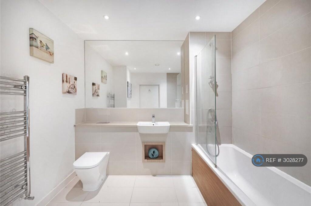 Apartment in Harold Wood, Romford - View 4