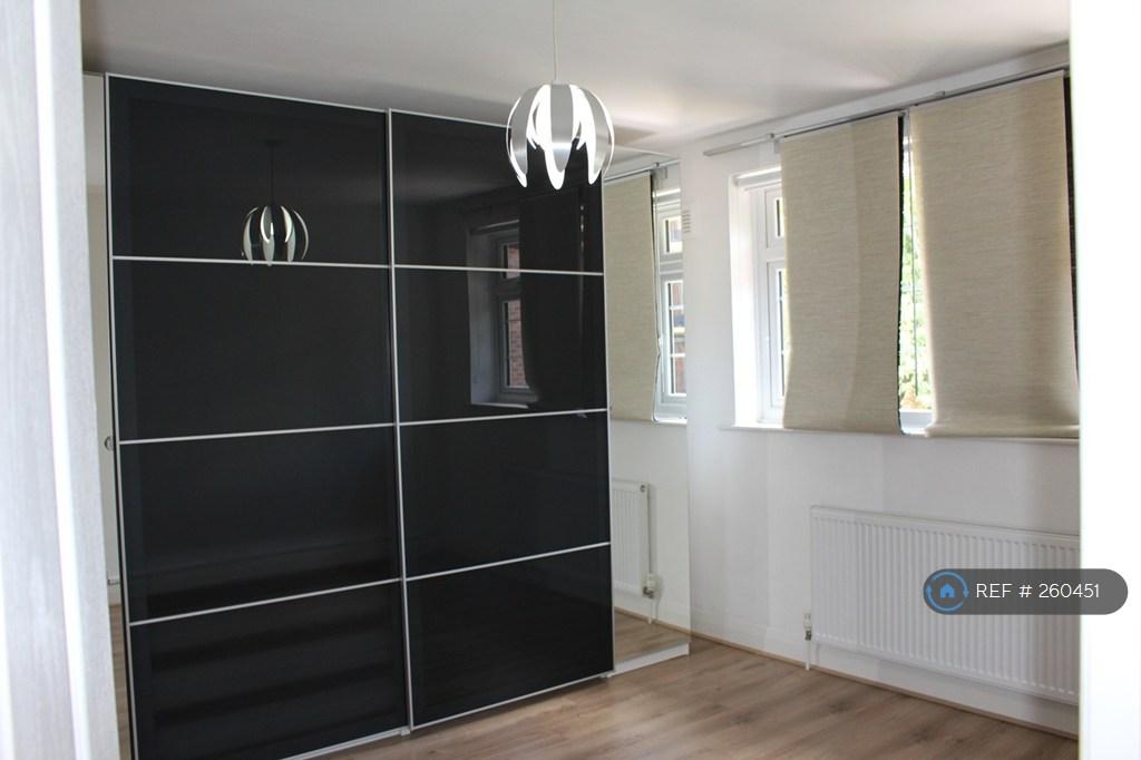 House in London - View 3