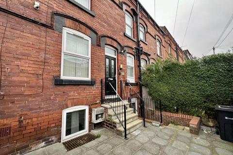 2 bedroom terraced house to rent, Bayswater Place, LEEDS