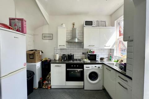 2 bedroom terraced house to rent, Bayswater Place, LEEDS