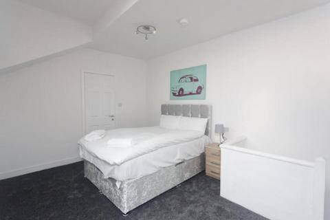 2 bedroom terraced house to rent, Bayswater Place, LEEDS