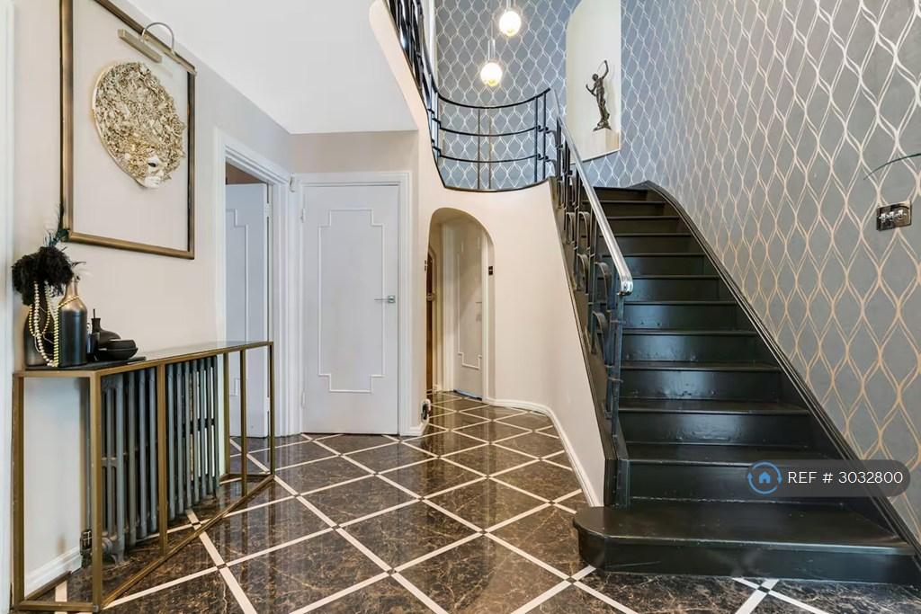 House in London - View 2