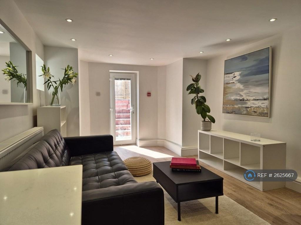 Apartment in Manchester - View 4