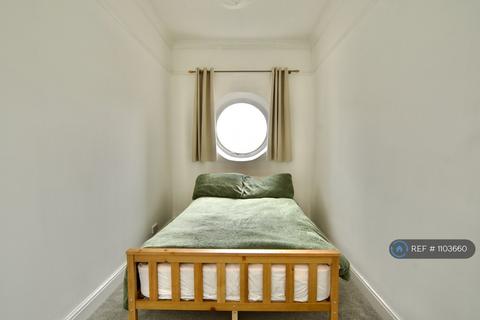 2 bedroom flat to rent, Fortis Green, London, N2