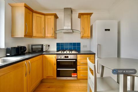 2 bedroom flat to rent, Fortis Green, London, N2