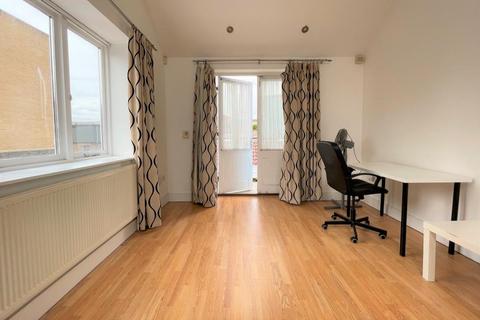 2 bedroom flat to rent, West Street, Bristol BS2