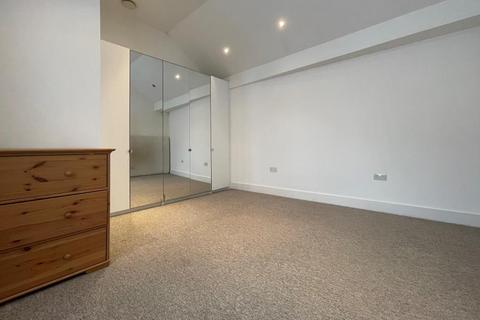 2 bedroom flat to rent, West Street, Bristol BS2