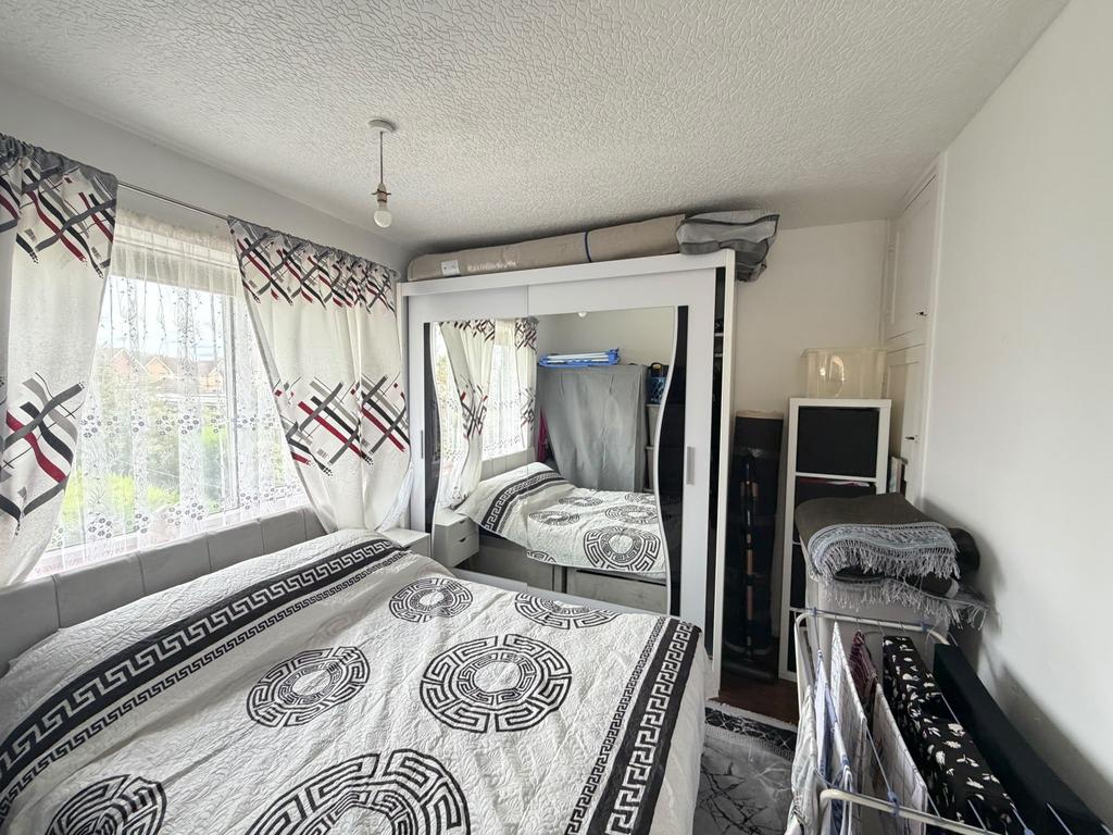 Apartment in Enfield, Carterhatch, Southbury - View 4