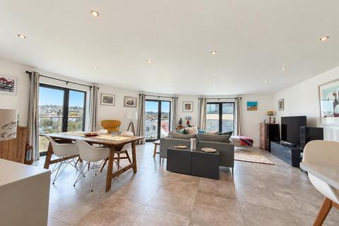 2 bedroom flat for sale, Range Road, Hythe