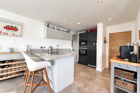 2 bedroom flat for sale, Range Road, Hythe