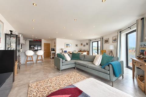 2 bedroom flat for sale, Range Road, Hythe