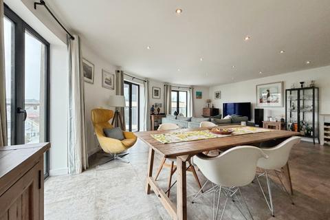 2 bedroom flat for sale, Range Road, Hythe