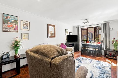 2 bedroom flat for sale, Riverside Close, London E5