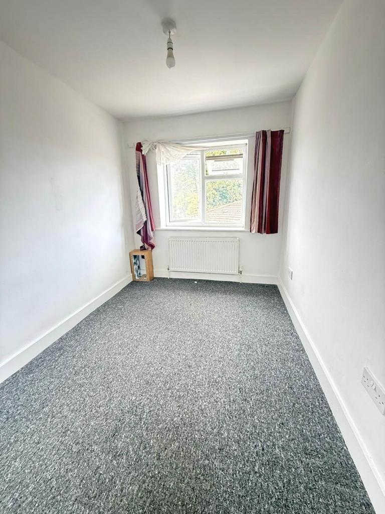 Apartment in Southall - More