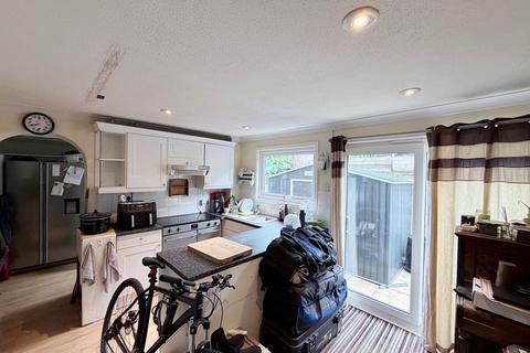 3 bedroom semi-detached house to rent, Ipswich IP1