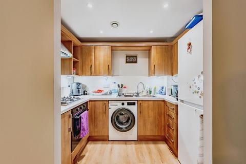 2 bedroom flat for sale, Woodfield Road, Crawley