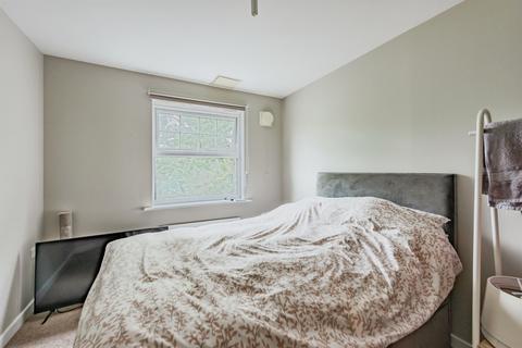 2 bedroom flat for sale, Woodfield Road, Crawley