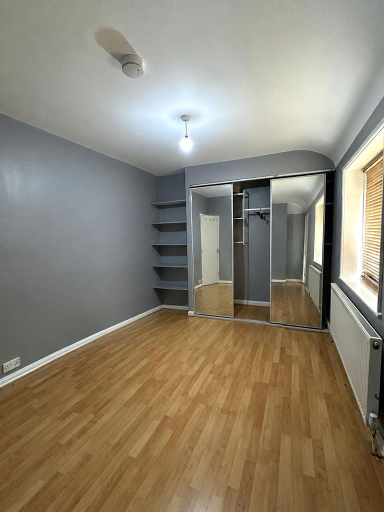 House in London - View 3