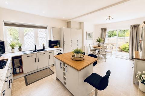 2 bedroom semi-detached bungalow for sale, Lodge Crescent, Orpington, BR6