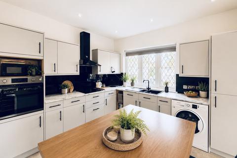 2 bedroom semi-detached bungalow for sale, Lodge Crescent, Orpington, BR6