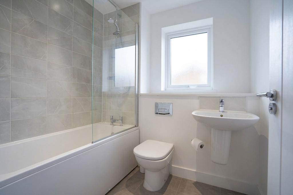 House in Salford - View 3