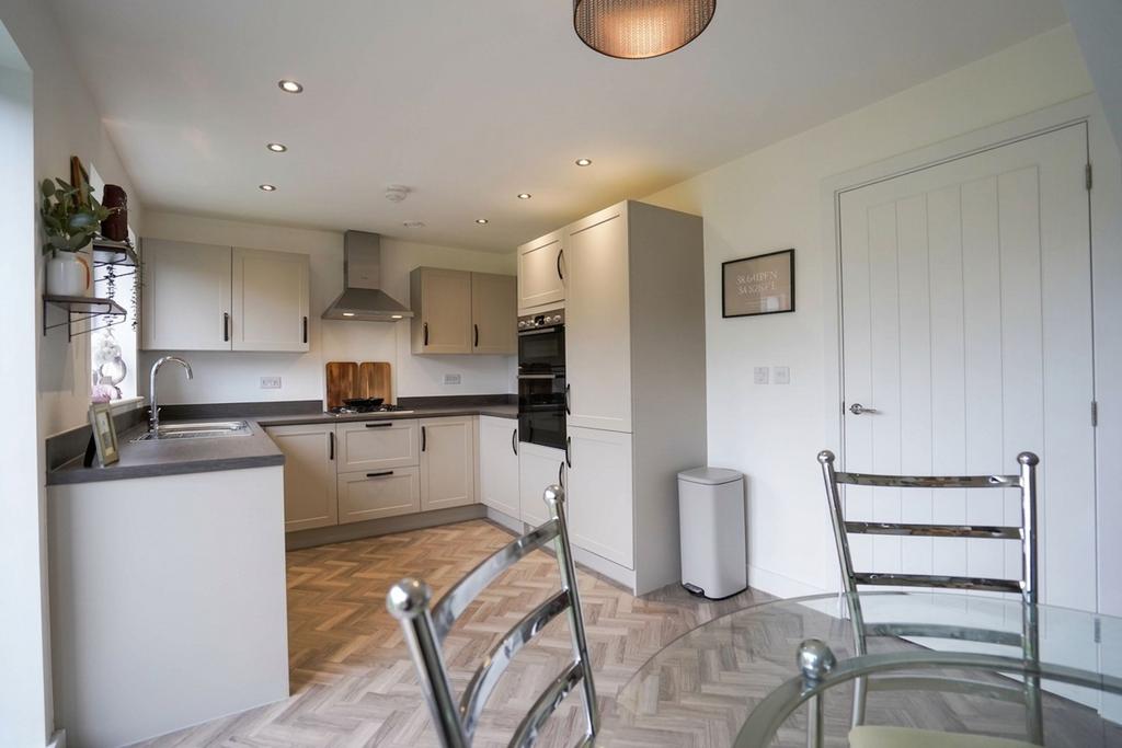House in Salford - View 4