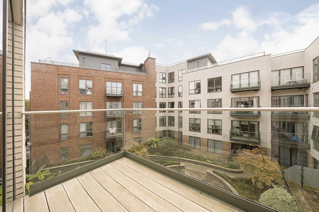 Apartment in London, St Margarets - More