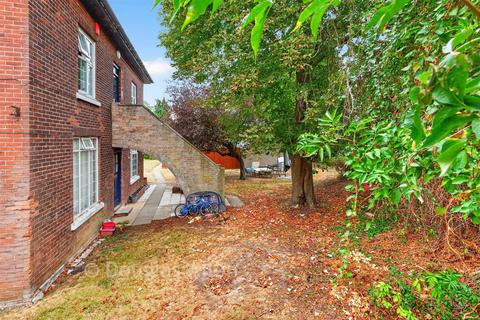 1 bedroom ground floor flat for sale, Astra Court West, Hornchurch RM12