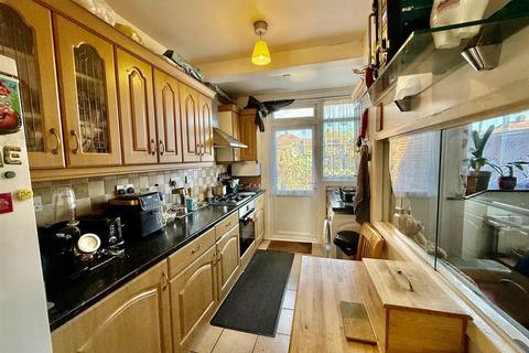 3 bedroom terraced house for sale, Burns Avenue, Southall