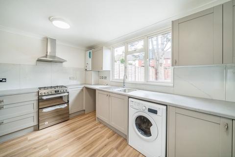 4 bedroom house to rent, Colliers Water Lane, Thornton Heath