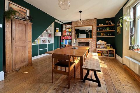 3 bedroom flat for sale, Lausanne Road, Nunhead, SE15