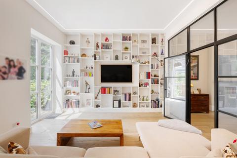 8 bedroom semi-detached house for sale, Rosslyn Hill, London, NW3